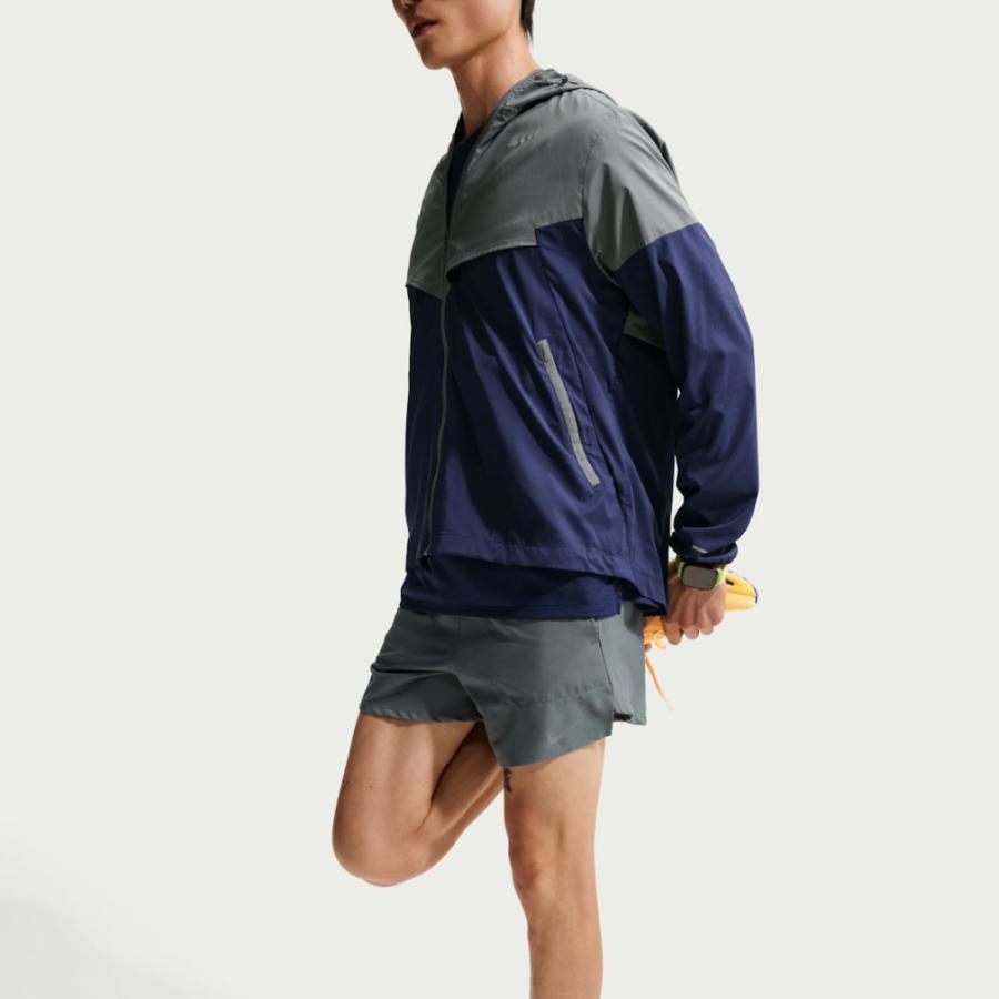 ナイキ メンズ 陸上/ランニング ショート/ハーフパンツ ストライド Dri-FIT 13cm ランニングショートパンツ インナー付き IF2039-084 : グレー NIKEの画像