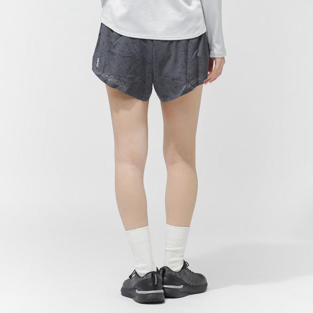オン レディス 陸上/ランニングウェア ショート/ハーフパンツ Zero Shorts ゼロ ショーツ WG10021481 : ダークグレー×ブラック Onの画像