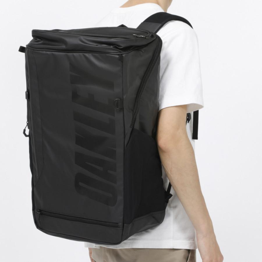 OAKLEY（オークリー） ESSENTIAL SQUARE PACK XL 6.0 FOS900981 02E