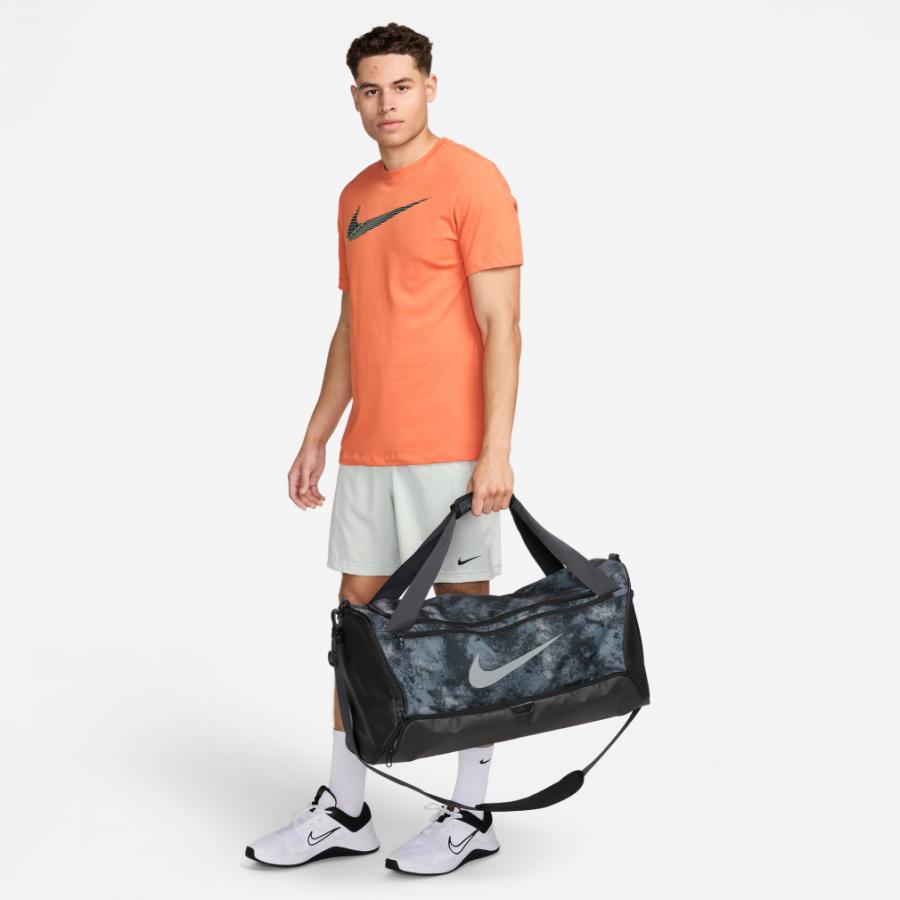 ナイキ ブラジリア9.5 ダッフルバッグ カモフラージュ柄 60L 新品未使用品 NIKE（ナイキ） ブラジリア M ダッフルバッグ9.5 カモ FZ2585-068