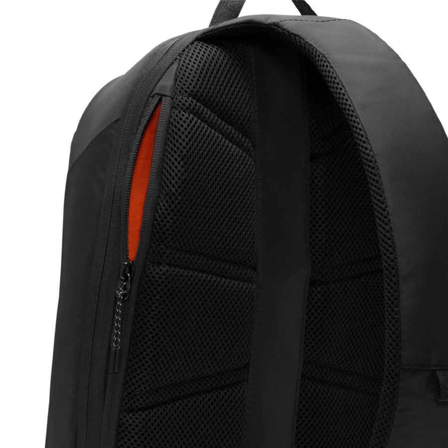 NIKE（ナイキ） NSW コミュート スリング バッグ FZ6132 011 ボディ