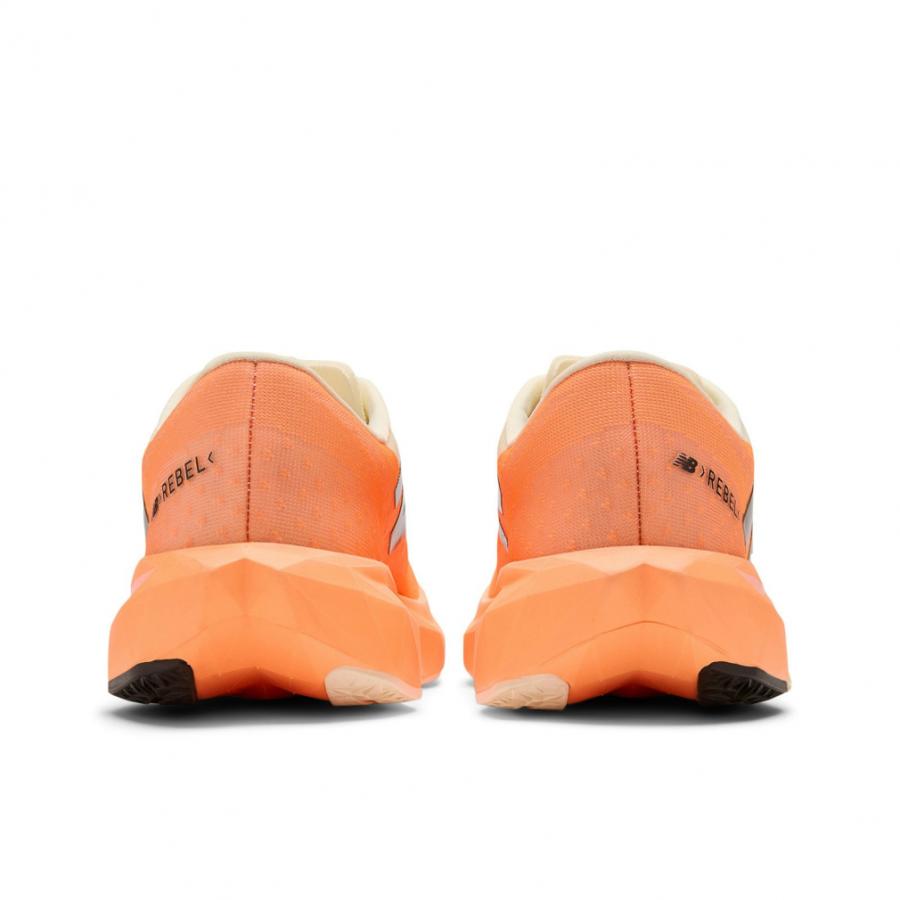 New Balance（ニューバランス） FuelCell Rebel V4 フューエルセル