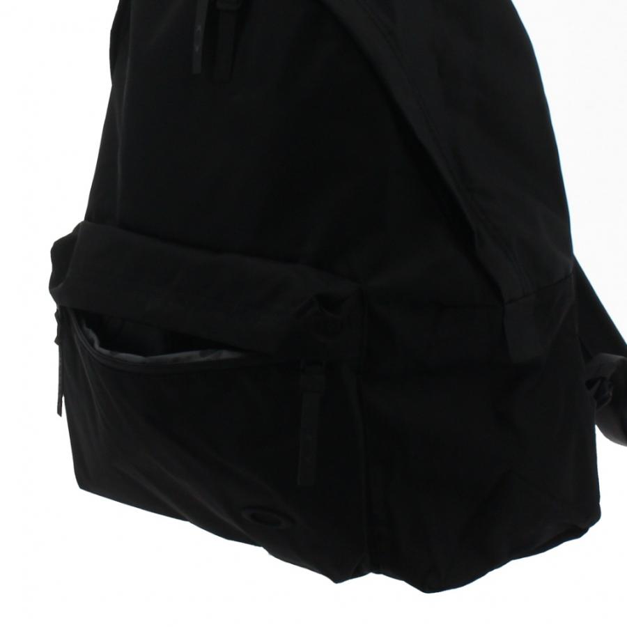 OAKLEY（オークリー） FGL BACKPACK M 9.0 20L BLACKOUT FOS901976 02E