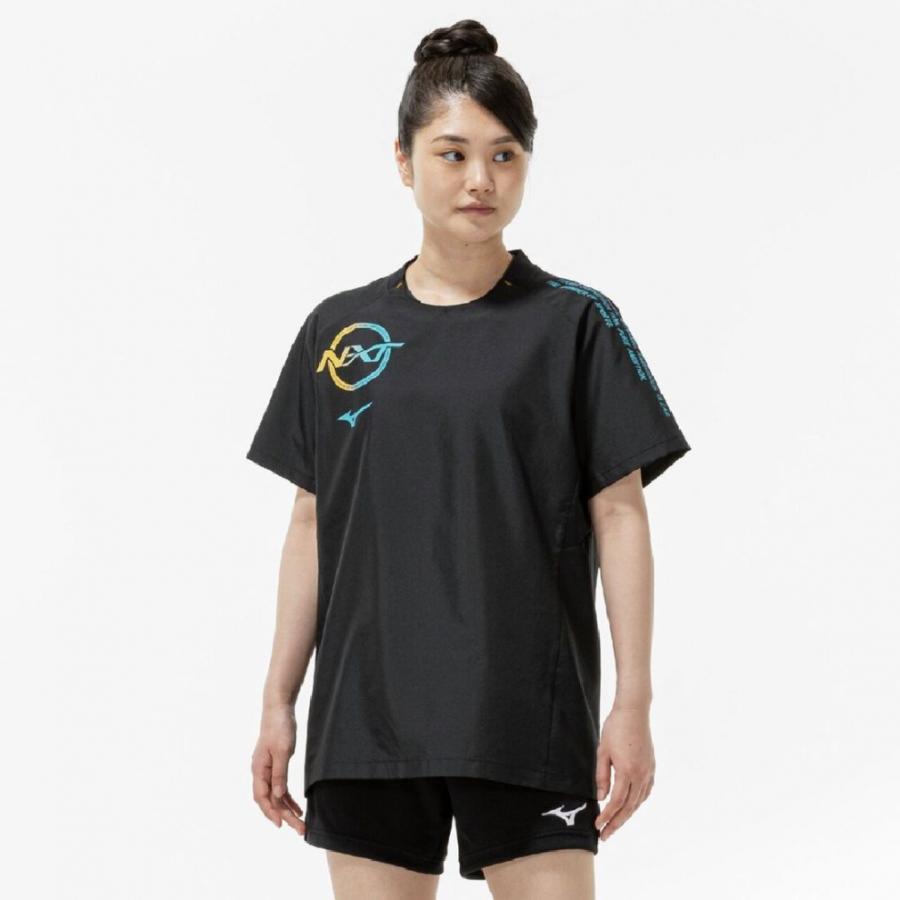 日本代表　半袖ピステ　バレーボール アクティブに活動する部活生におすすめ。 片袖のN-XTロゴが印象的な