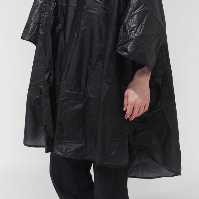 キウ アウトドアカジュアル レインウェア LIGHTWEIGHT COMPACT PONCHO K502-900 : ブラック KiUの画像