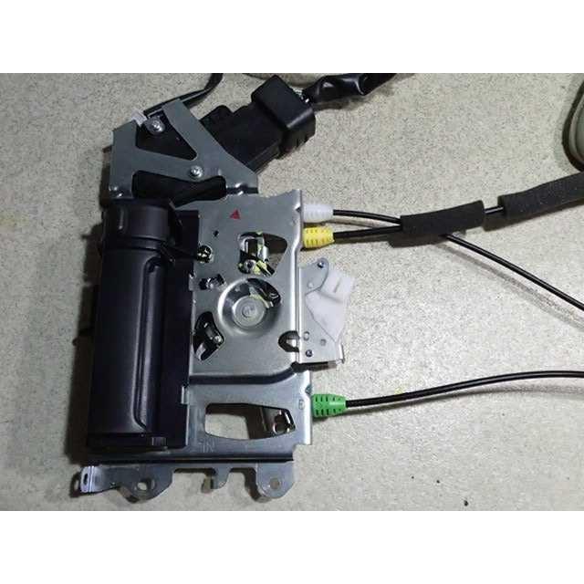 平成30年 タンク M900A 純正 リア左 ドアロックアクチュエーター 中古