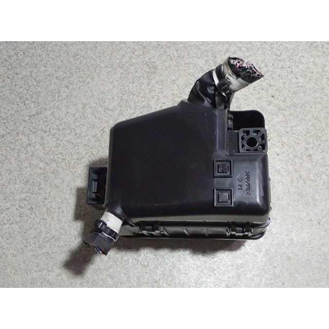 平成25年 ピクシス スペース L575A 純正 エンジンルームヒューズ