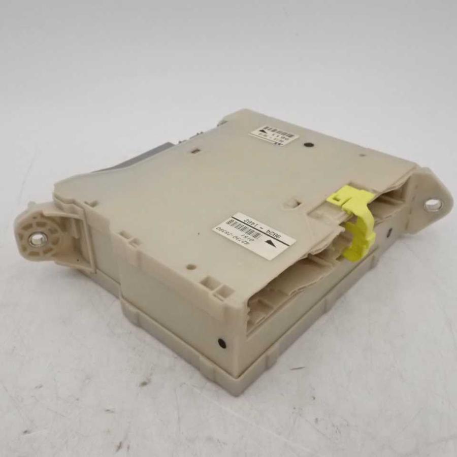 平成21年 ヴォクシー ZS 煌 ZRR70W 前期 純正 室内ヒューズ