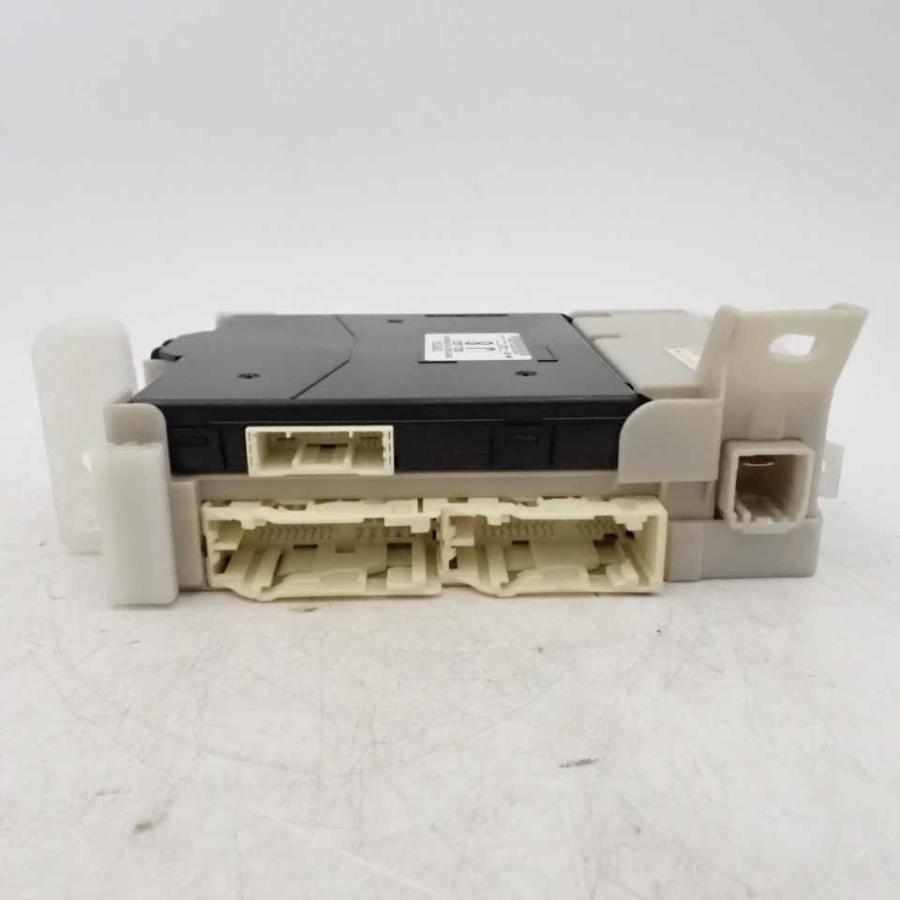 平成23年 ラクティス NCP120 前期 純正 室内ヒューズボックス BOX