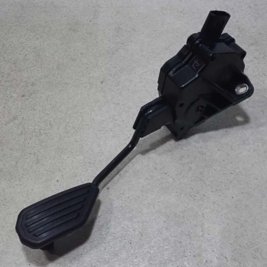 平成26年 カローラアクシオ ハイブリッド NKE165 前期 純正 アクセルペダル 中古 即決 : ALTECH PARTS 2号店 ...