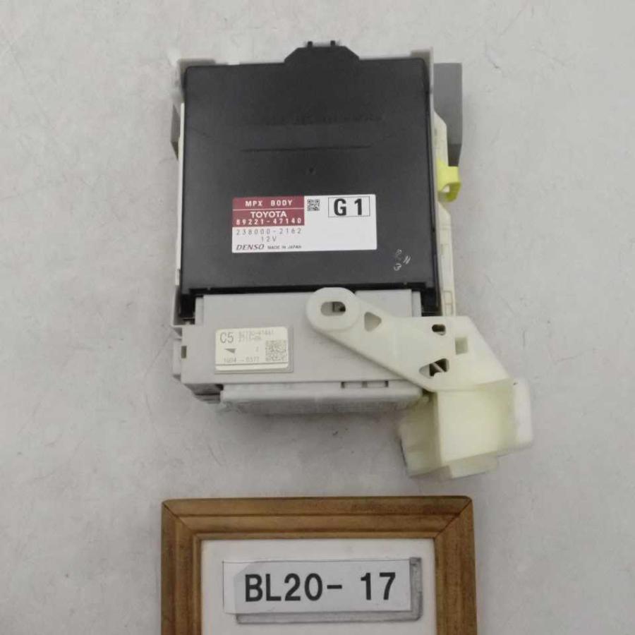 0812様用 平成23年 プリウス ZVW30 前期 純正 室内ヒューズボックス BOX リレー