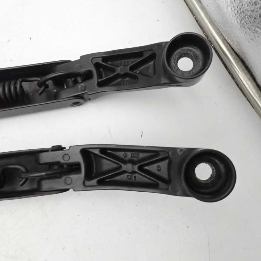 平成26年 プリウス ZVW30 後期 純正 フロント ワイパーアーム 左右