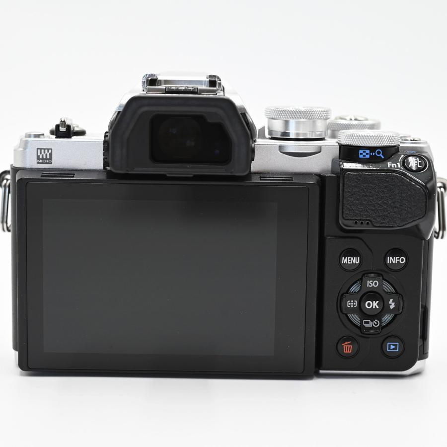 OLYMPUS ミラーレス一眼カメラ OM-D E-M10 MarkIII EZダブルズームキット シルバー ミラーレス一眼レフカメラ |  | 03
