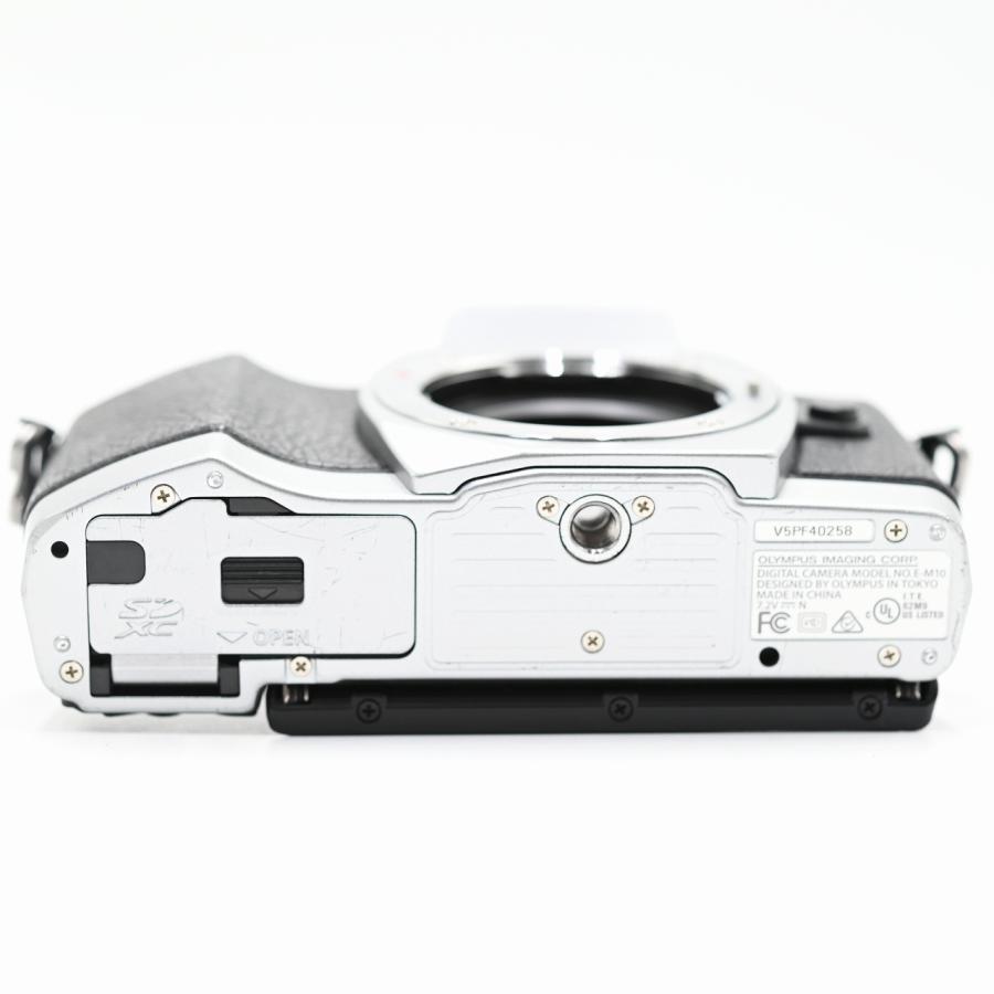 OLYMPUS オリンパス OM-D E-M10 ボディ シルバー ミラーレス一眼 OM-D E-M10 BODY SLV ミラーレス一眼レフカメラ |  | 05