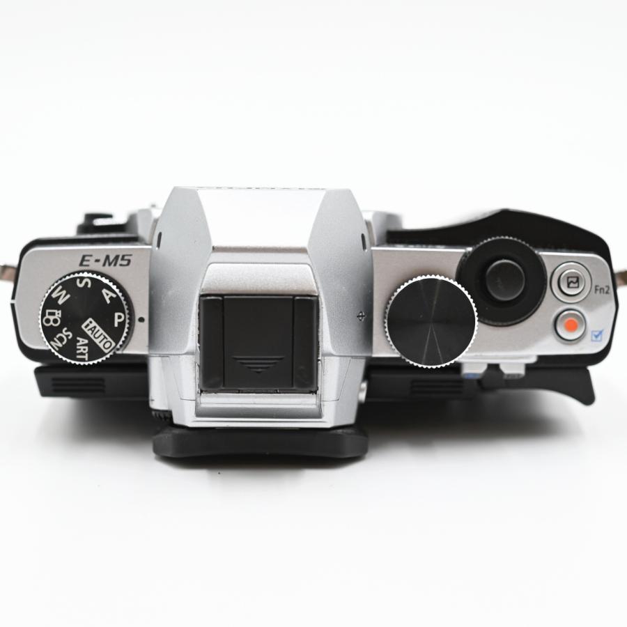 OLYMPUS オリンパス ミラーレス一眼 OM-D E-M5 ボディ シルバー ミラーレス一眼レフカメラ |  | 04