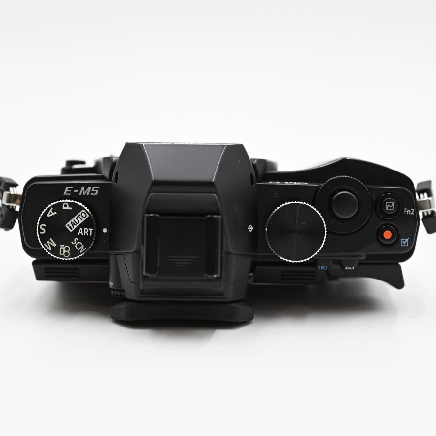 OLYMPUS オリンパス ミラーレス一眼 OM-D E-M5 ダブルズームキット ブラック OM-D E-M5 DZKIT BLK ミラーレス一眼レフカメラ |  | 04