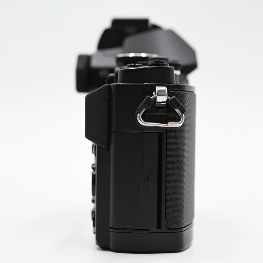 OLYMPUS オリンパス ミラーレス一眼 OM-D E-M5 ダブルズームキット ブラック OM-D E-M5 DZKIT BLK ミラーレス一眼レフカメラ |  | 06