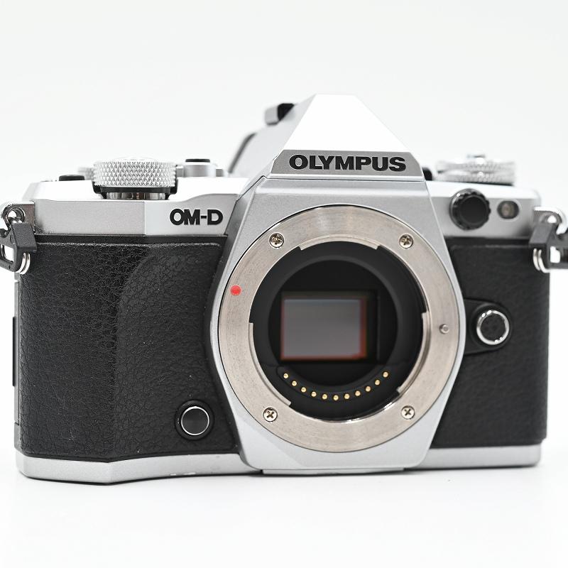 OLYMPUS オリンパス ミラーレス一眼カメラ OM-D E-M5 MarkII ボディー ブラック ショット数:6866枚 ミラーレス一眼レフカメラ |  | 01