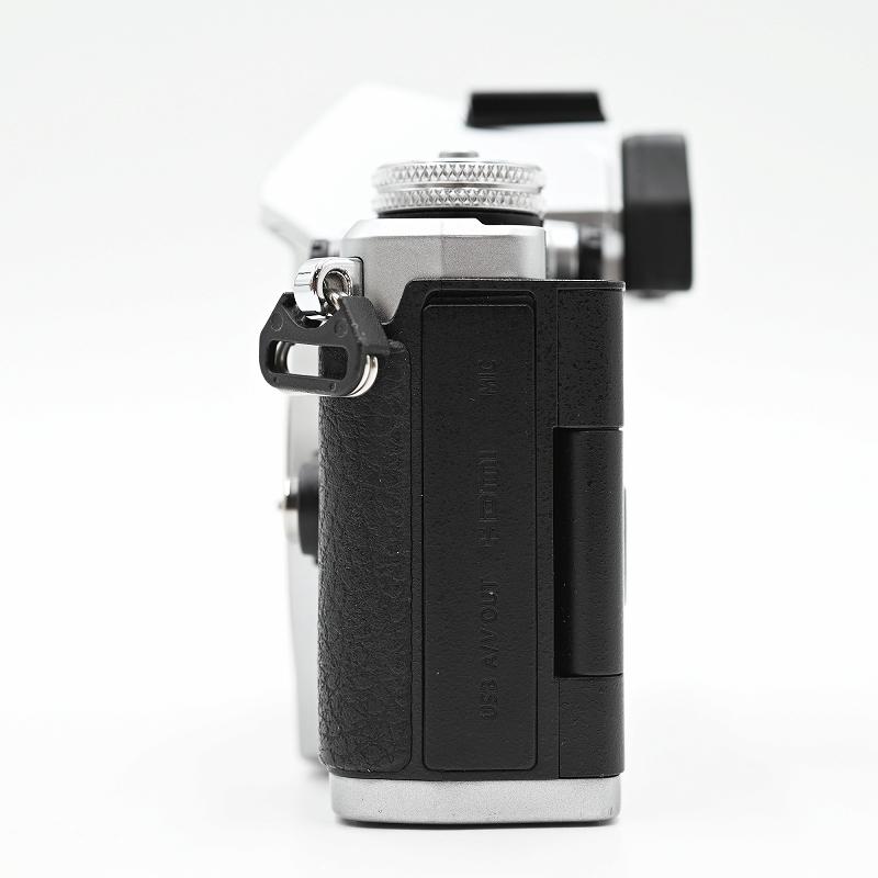 OLYMPUS オリンパス ミラーレス一眼カメラ OM-D E-M5 MarkII ボディー ブラック ショット数:6866枚 ミラーレス一眼レフカメラ |  | 07