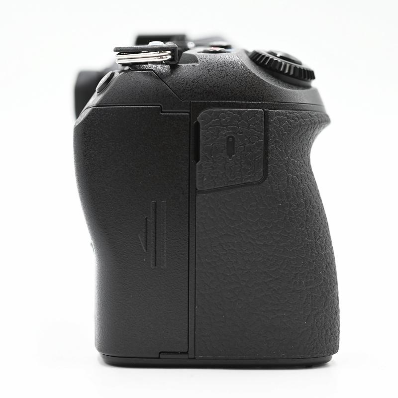 OLYMPUS オリンパス ミラーレス一眼 OM-D E-M1 MarkII ボディー FL-LM3 フラッシュ (シャッター数2523枚) ミラーレス一眼レフカメラ |  | 06