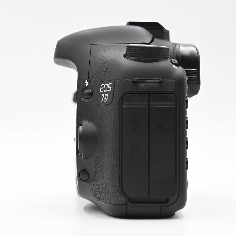 Canon キャノン デジタル一眼レフカメラ EOS 7D ボディ(ショット数
