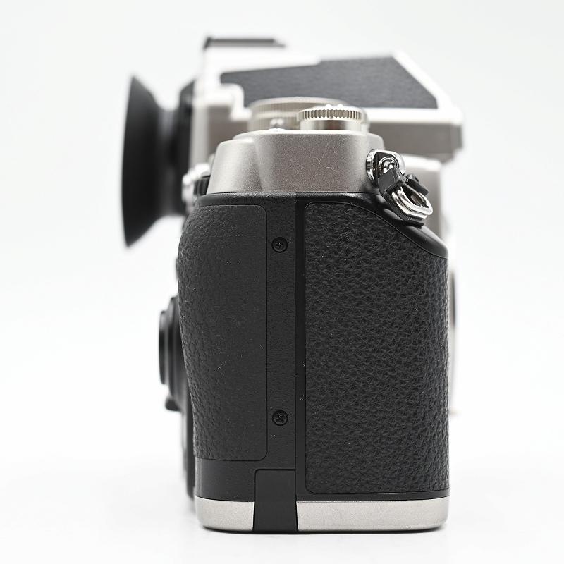 Nikon ニコン Df 50mm f/1.8G シルバー デジタル一眼レフカメラ (ショット数8701枚) CF-DC6 ケース付き デジタル一眼レフカメラ |  | 06