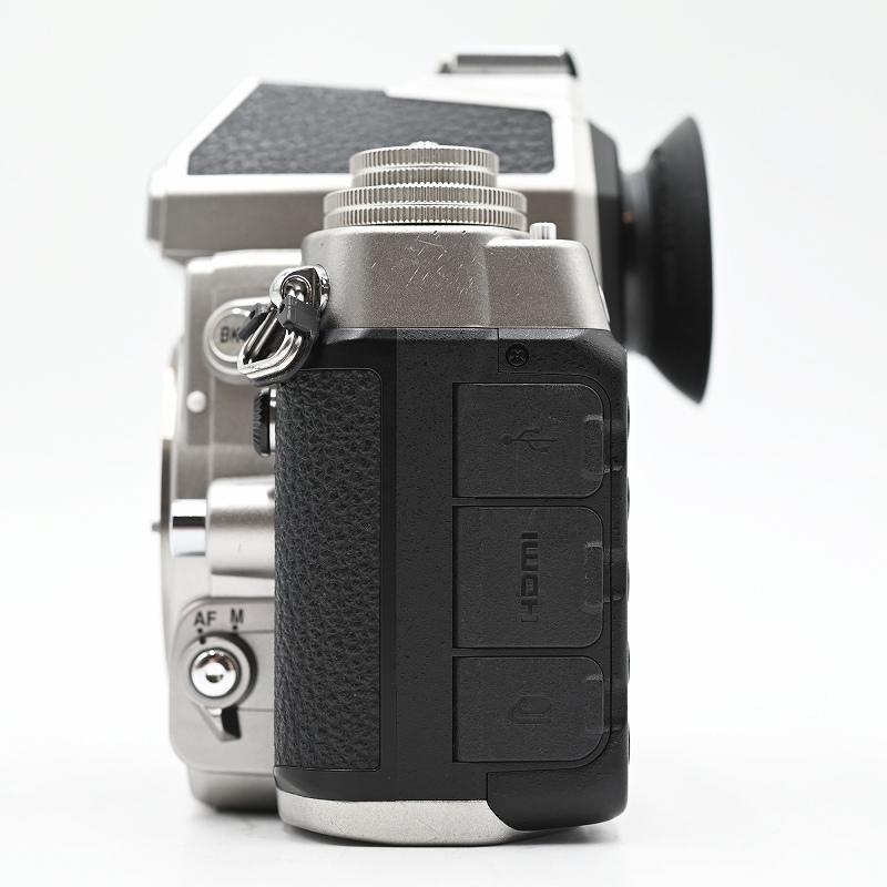 Nikon ニコン Df 50mm f/1.8G シルバー デジタル一眼レフカメラ (ショット数8701枚) CF-DC6 ケース付き デジタル一眼レフカメラ |  | 07