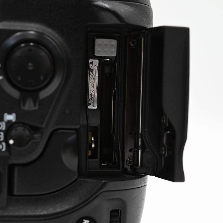 Nikon D2X ボディ デジタル一眼レフカメラ |  | 08