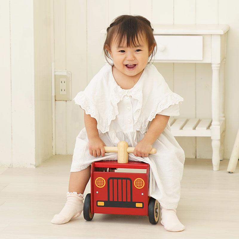新品未使用 アイムトイ ウォーカー＆ライド消防車 つかまり立ち おもちゃ パズル積み木型はめ ウォーカーアンドライド消防車 つかまり立ちおもちゃ｜木のおもちゃ