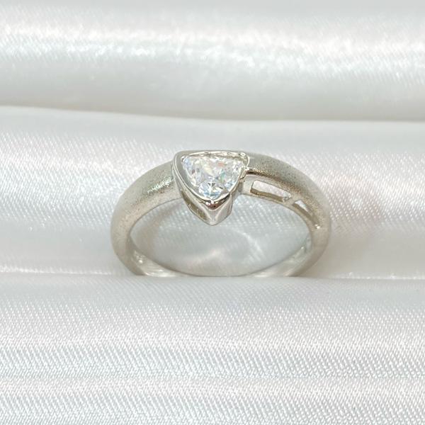 送料無料!! トリリアンカット SV925 CZダイヤ 12号 上品 デザイン