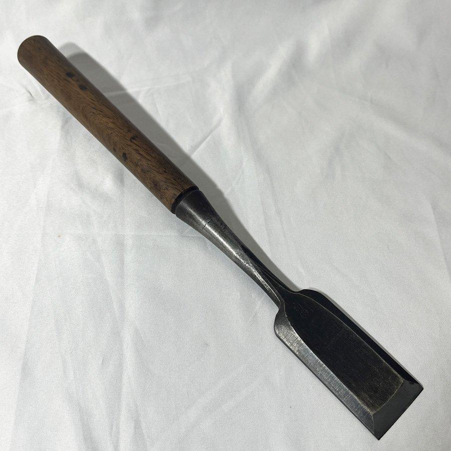 兼綱　大工道具　鑿　ノミ　突き鑿　 突き鑿 のみ勝 1寸2分 全長約340mm 幅約36mm 大工道具 古道具 のみ