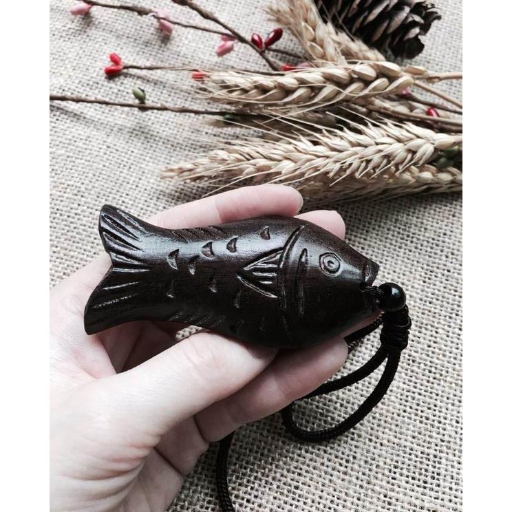 ファッション小物 ネックレス 魚 さかな ひも付 木製 ラッキー