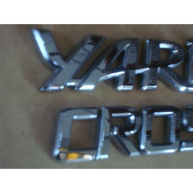 ヤリスクロス 5BA-MXPB10 リアゲート用エンブレム 75442-52550