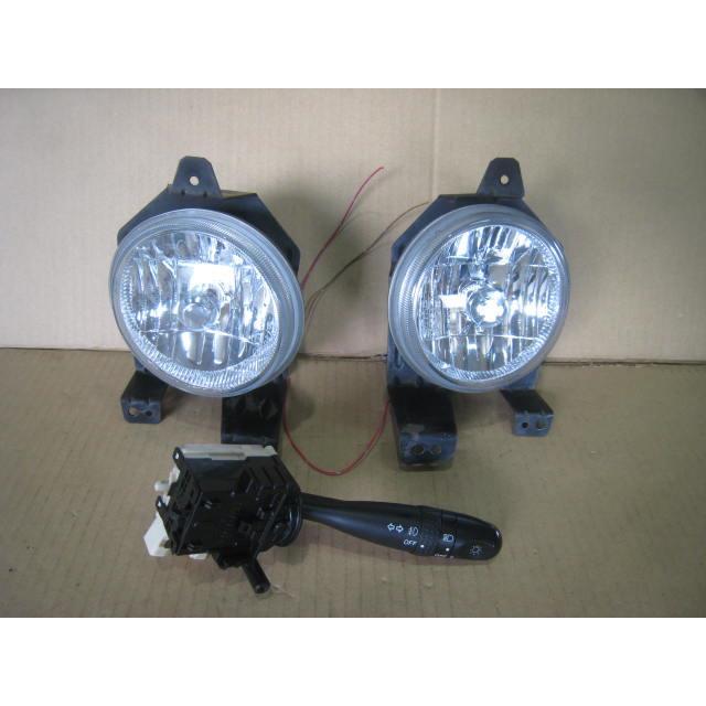 ダイハツ　ムーヴ　左フォグランプ ASSY 81221-B1020 フォグランプ ムーヴ ムーヴラテ CBA-L550S 左右フォグランプ 114-51717LR 81210