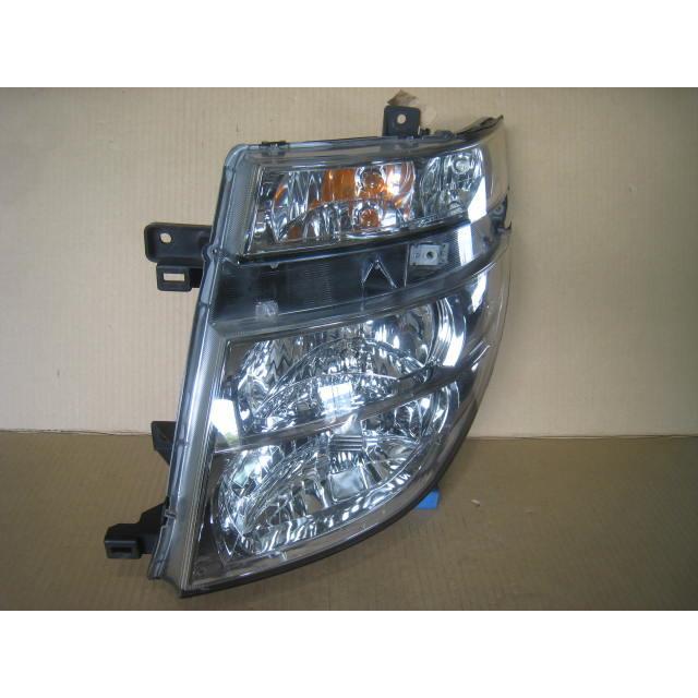日産エルグランドE51 ヘッドライト左側のみ。 エルグランド UA-E51 左ヘッドランプ 左ライト 100-24826L 26060-WL225