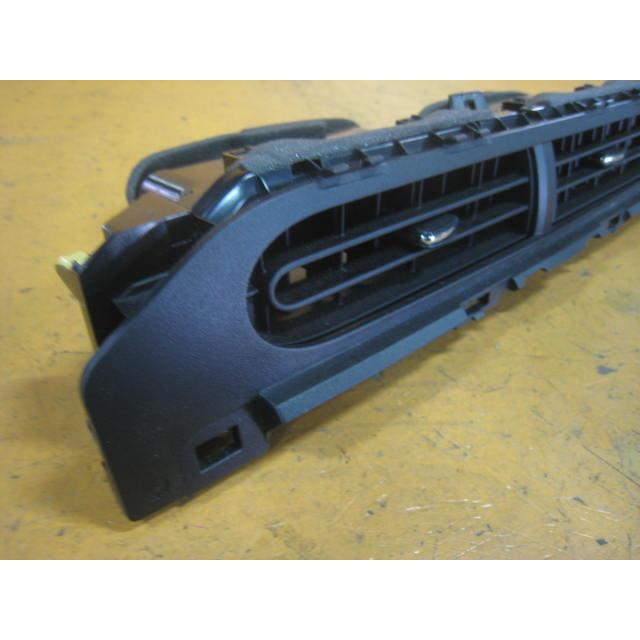 アクア DAA-NHP10 センター用エアコン吹き出し口 55670-52120-C0