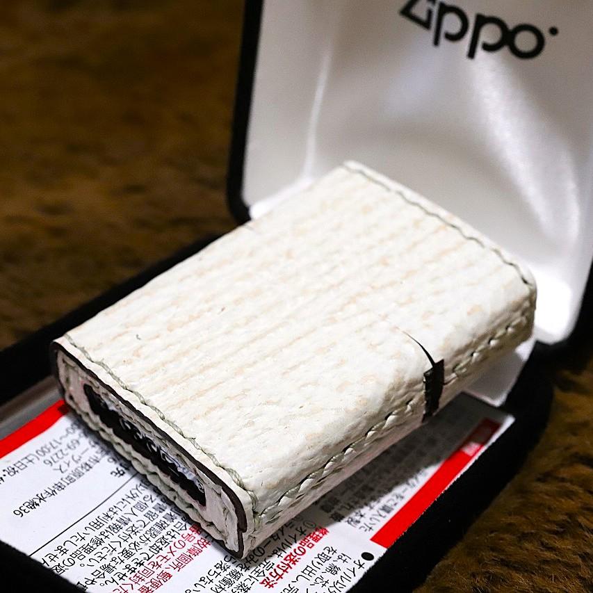革巻きZIPPO リザード革 ホワイト 天然石 ジッポ 白 革製 ZIPPO ハウライト カッコイイ 手縫い ハンドメイド 癒し デトックス ワイルド アメリカンの画像
