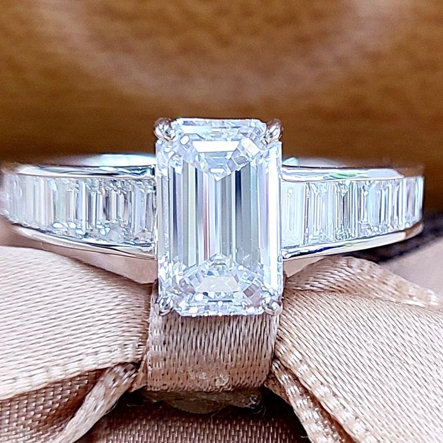 GIA鑑定書 D FL EX エメラルドカット 2.34ct ダイヤモンド K18 GIA鑑定書 D FL EX エメラルドカット 2.34ct ダイヤモンド K18