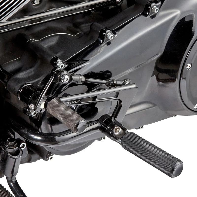 Harley Davidson BAGGER ミッドコントロールキット ブラック Harley Davidson BAGGER ミッドコントロールキット ブラック