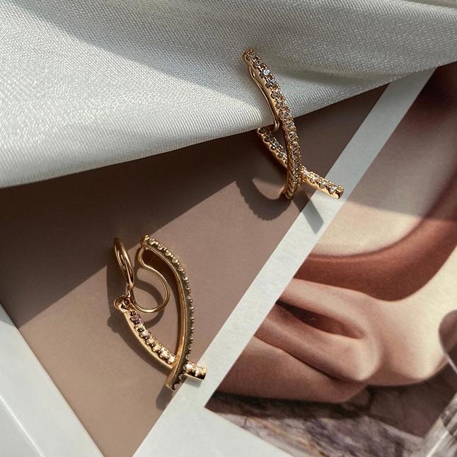 イヤリング 痛くない 40代 50代 揺れる 大ぶり ロング ジルコニア ノンホール ピアス見え ゴールド クリップ 30代 レディース |  | 02