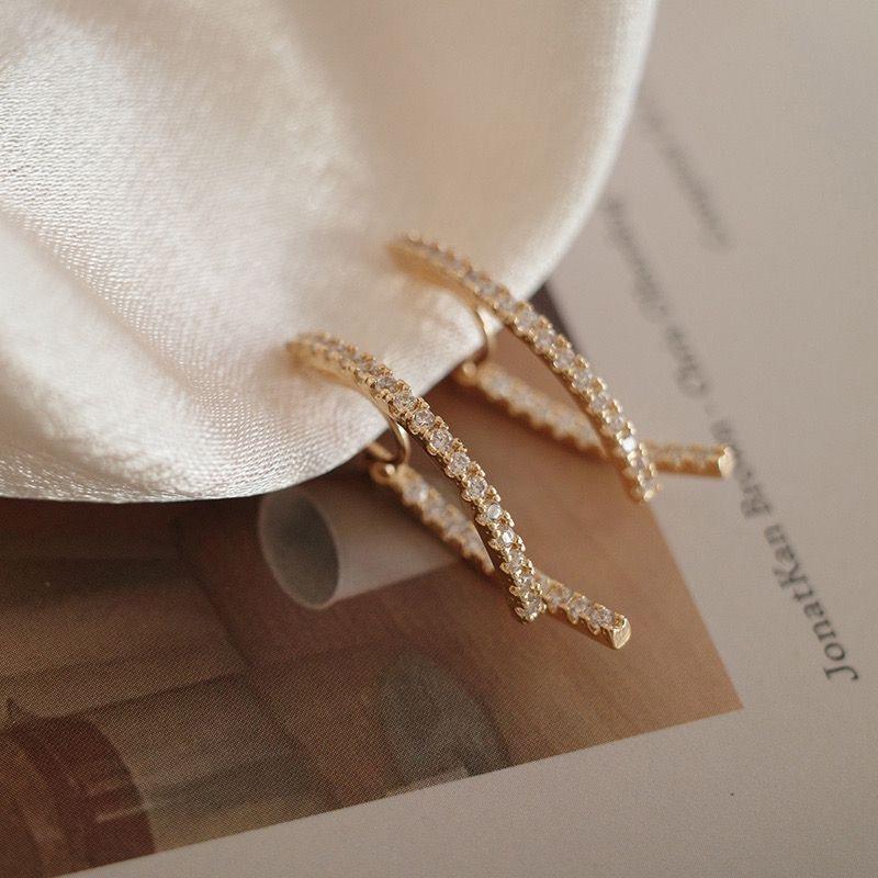 イヤリング 痛くない 40代 50代 揺れる 大ぶり ロング ジルコニア ノンホール ピアス見え ゴールド クリップ 30代 レディース |  | 03