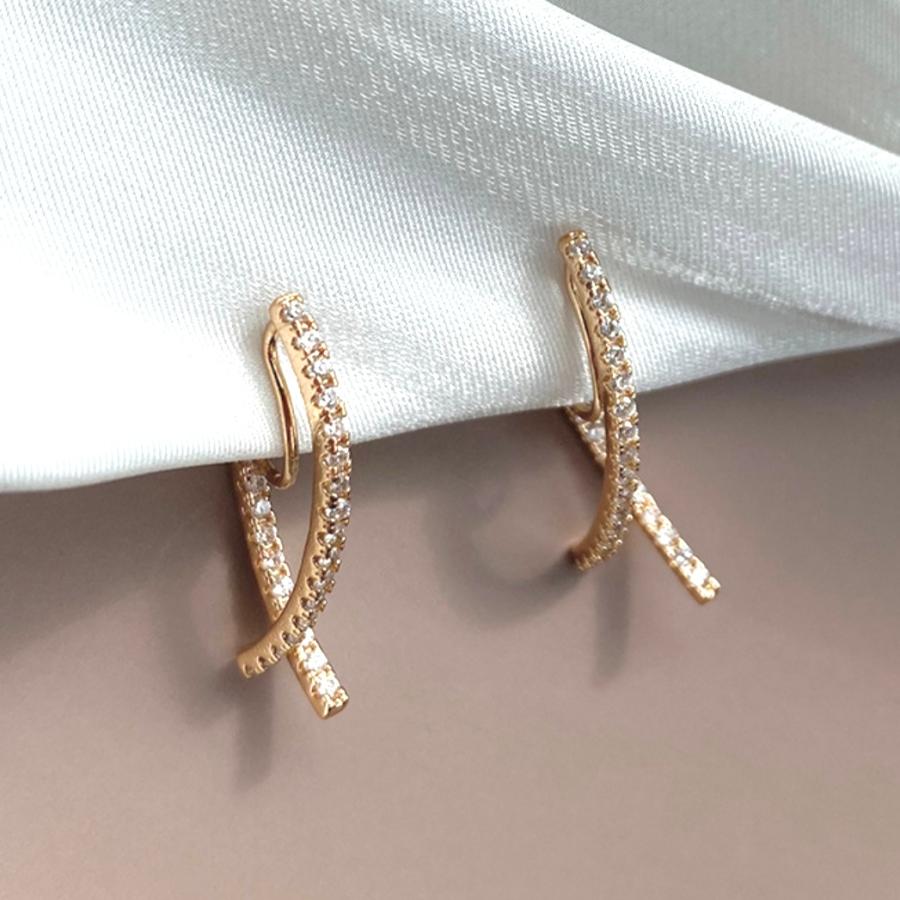 イヤリング 痛くない 40代 50代 揺れる 大ぶり ロング ジルコニア ノンホール ピアス見え ゴールド クリップ 30代 レディース |  | 01