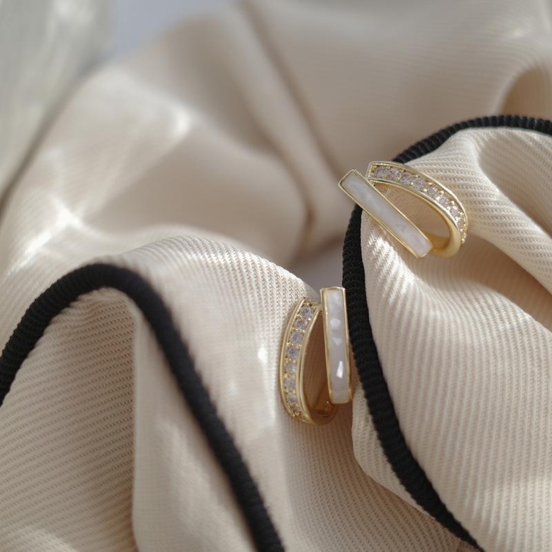 イヤリング 痛くない 40代 50代 ジルコニア ノンホールピアス ピアス見え ゴールド クリップ シリコンカバー 30代 レディース |  | 01