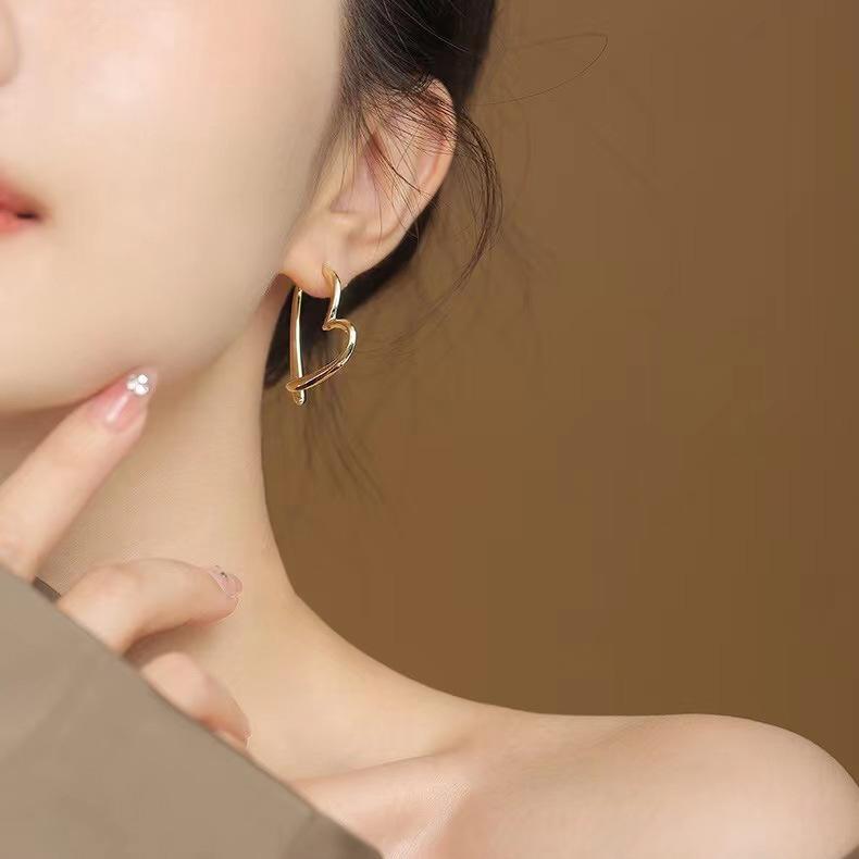 イヤリング 痛くない 40代 50代 揺れる 大ぶり ハート ノンホール ピアス見え ゴールド シルバー クリップ シリコンカバー レディース |  | 07