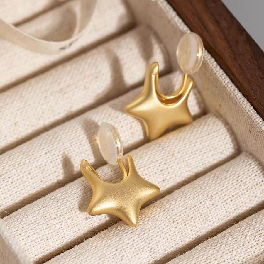 イヤリング 痛くない 40代 50代 大ぶり 星 ノンホール ピアス見え ゴールド マット クリップ シリコンカバー レディース |  | 02