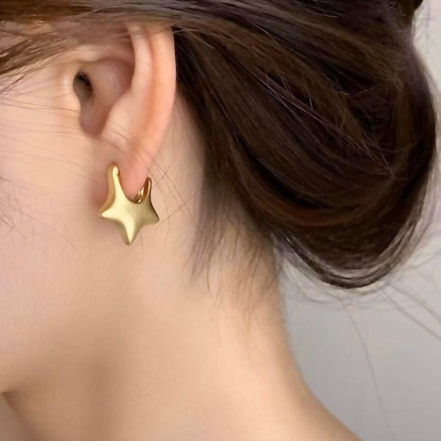 イヤリング 痛くない 40代 50代 大ぶり 星 ノンホール ピアス見え ゴールド マット クリップ シリコンカバー レディース |  | 05