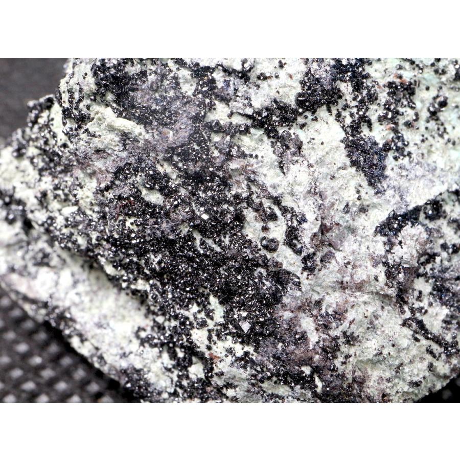 自主採掘！メラナイト ガーネット 灰鉄柘榴石 原石 144,2g AND038 鉱物 