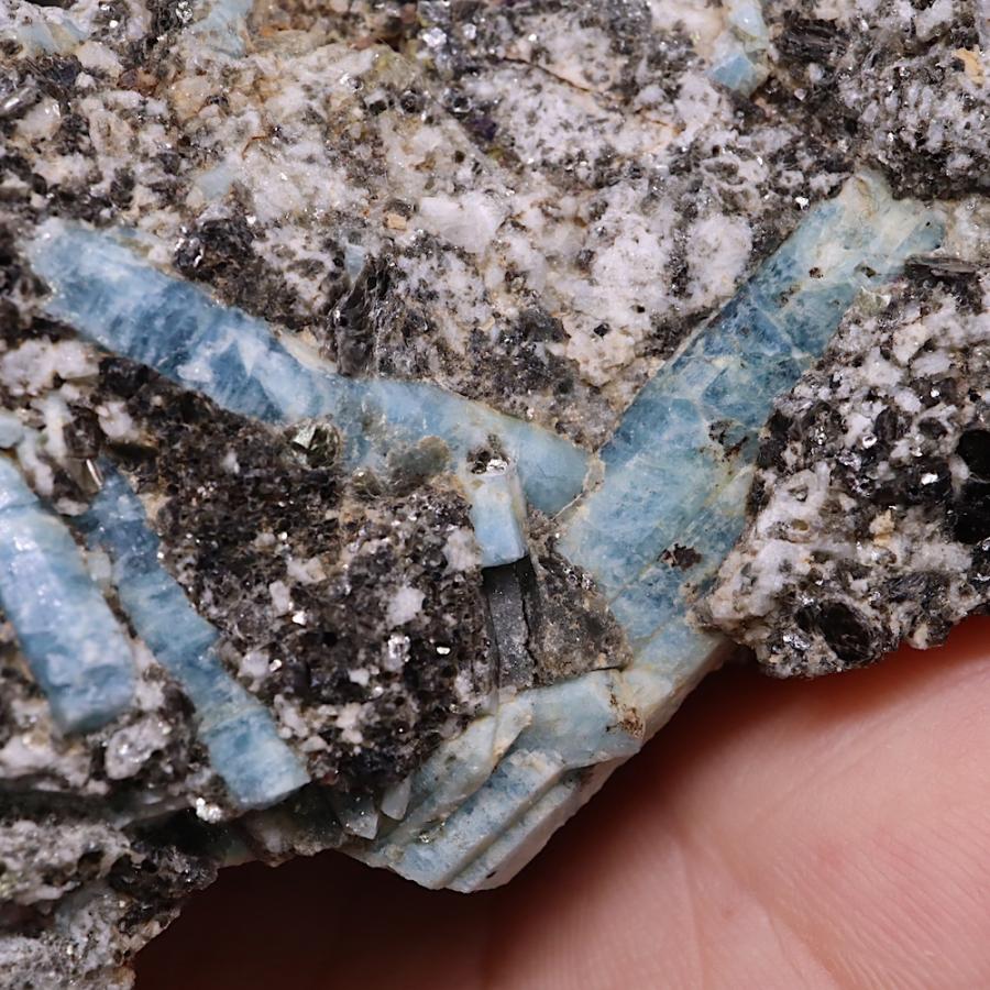 自主採掘！アクアマリン カリフォルニア産 224g 原石 AQ206 鉱物 原石