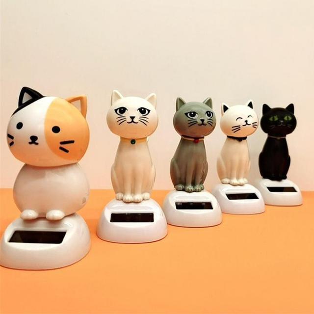太陽を振る猫の車の装飾、漫画のおもちゃのダッシュボードの装飾、振動