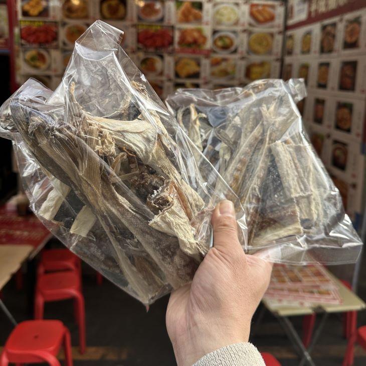 送料無料(込) 棒だら 約400g-600g 4-6本 北海道産 一本を3等分カット 乾物 干物 海鮮珍味 お正月 おせち 【棒鱈 棒ダラ ...